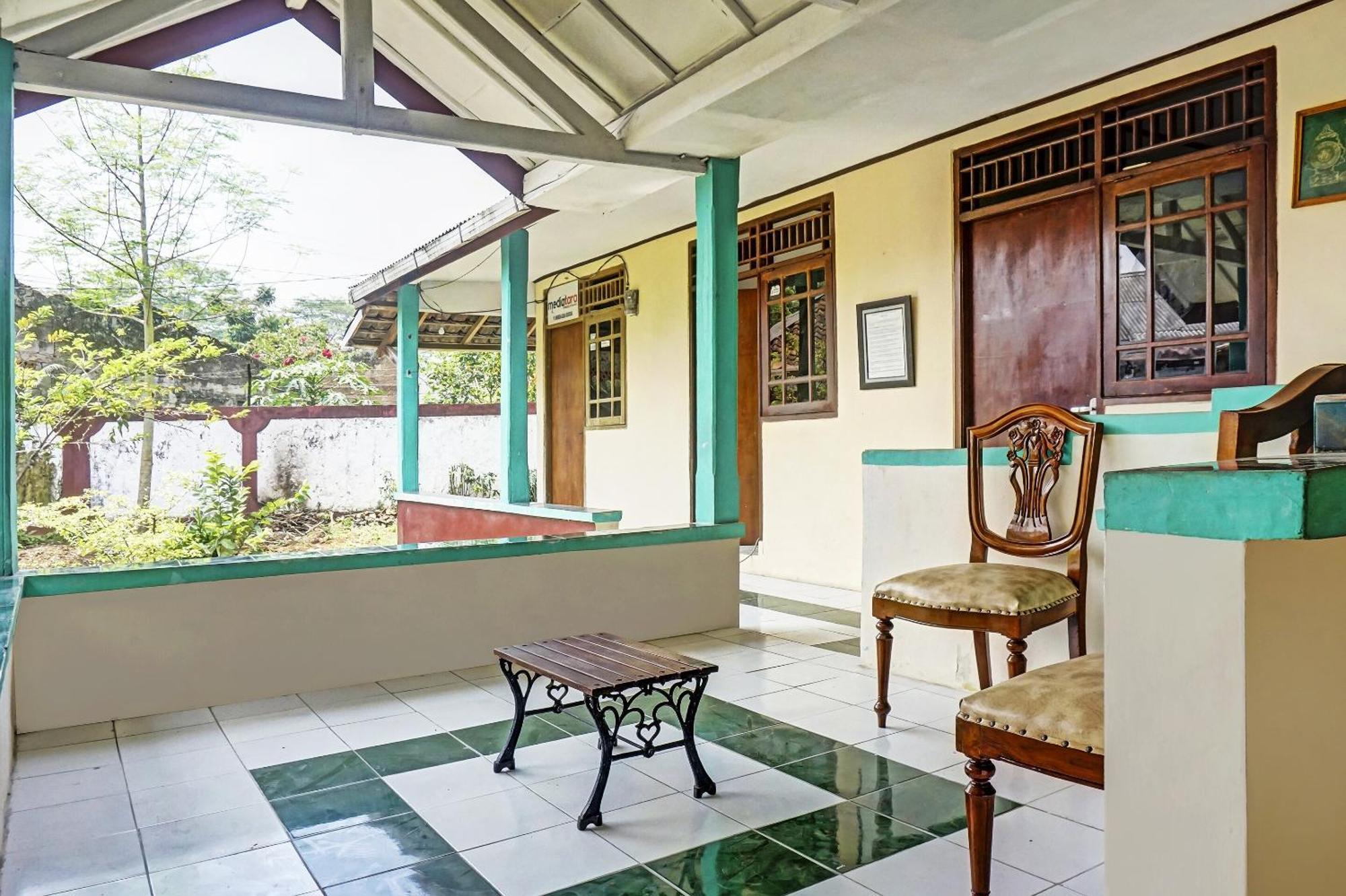 Oyo 90928 Wisma Asri Putra Syariah Bogor Exterior foto